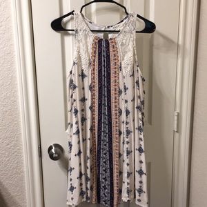 Sleeveless peephole back dress